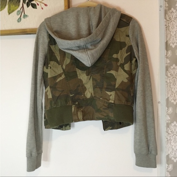 💚EUC Camo Jacket with Grey Sleeves and hood - Picture 3 of 4